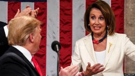 رئيسة مجلس النواب الأمريكي تصف ترامب بـ"القائد الأعلى للتشتيت": سئمت منه