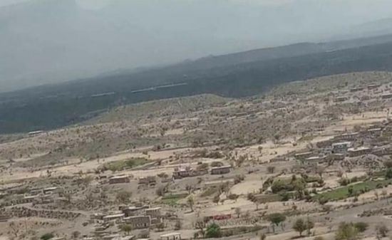 مليشيا الحوثي تستهدف حافلة تقل مدنيين بحجر