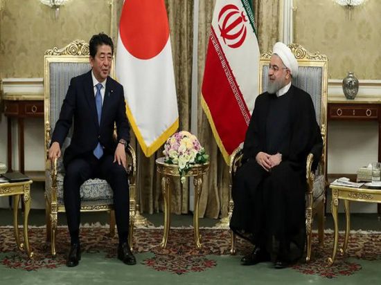 رئيس الوزراء الياباني من طهران يؤكد على تحريم امتلاك أسلحة نووية
