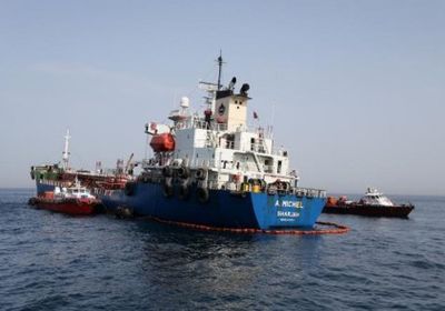 إنقاذ 44 من طاقم ناقلتي النفط في خليج عمان