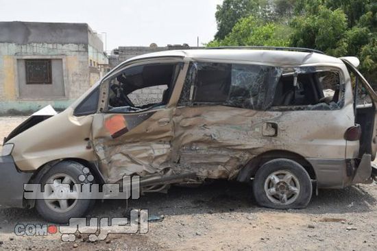 مصرع سائق حافلة وإصابة عدة جنود في حادث تصادم بلحج (صور)