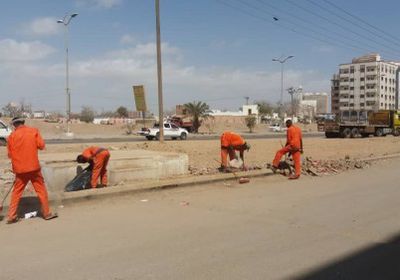 انتقالي التواهي ينفذ حملة لرفع مخلفات الأمطار وتنظيف الشوارع
