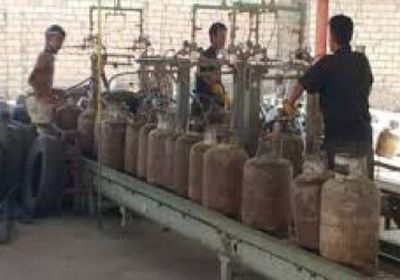 بإشراف الانتقالي الجنوبي.. توزيع اسطوانات الغاز المنزلي لأهالي الحصين