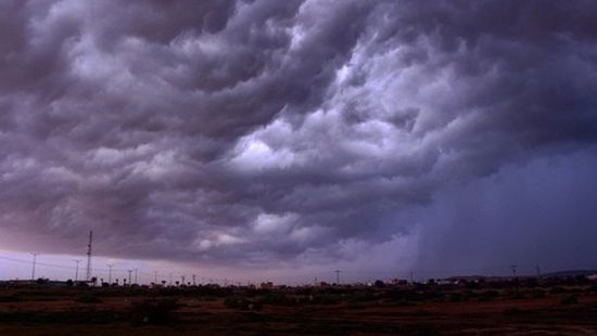 سحب رعدية ممطرة على المرتفعات الجبلية وامتدادها إلى المناطق الساحلية