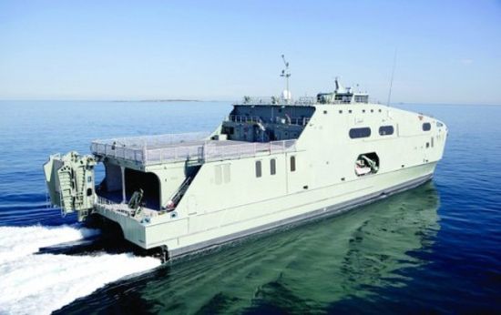 عمان تُرسل سفينتين للإنقاذ والبحث بعد هجوم ناقلتي النفط