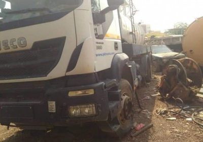 لجنة الطوارئ بالانتقالي تتكفل بصيانة وإصلاح سيارات الصرف الصحي بعدن