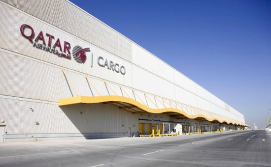 خناق الأزمة يجبر قطر على التراجع عن تطوير مطار حمد الدولي