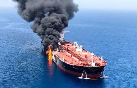سياسي يكشف سبب استهداف إيران للسفن التجارية في خليج عمان