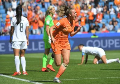 هولندا تهزم الكاميرون 3-1 وتصعد لدور الـ16 بكأس العالم للسيدات