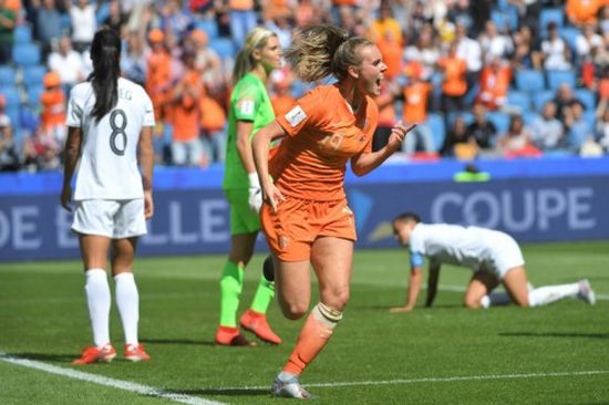 هولندا تهزم الكاميرون 3-1 وتصعد لدور الـ16 بكأس العالم للسيدات