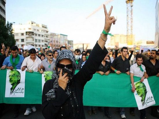 مليشيات الأمن الإيراني تعتدي على تظاهرات مؤيدة لـ"الحركة الخضراء"