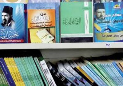 إعلامي يُشيد باستبعاد كتب الإخوان في مصر
