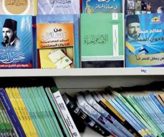 إعلامي يُشيد باستبعاد كتب الإخوان في مصر