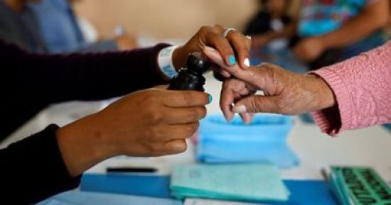  الناخبون في جواتيمالا يتوافدون على لجان الاقتراع لاختيار رئيس جديد