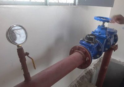 بدعم إماراتي..افتتاح مشروع لتعزيز القدرة الإنتاجية للمياه بالمخا (صور)