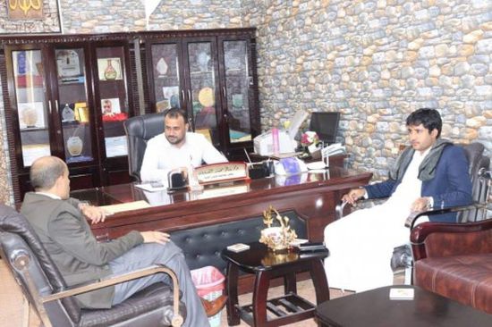 اجتماع بالمهرة لمناقشة المشاريع التي سينفذها البرنامج السعودي لأعمار اليمن