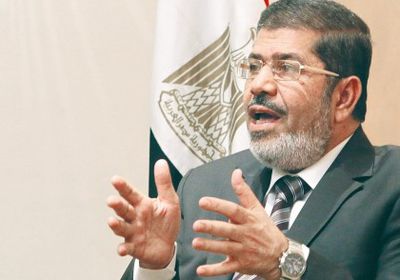 التليفزيون المصري: نقل جثمان محمد مرسي إلى المستشفى لإتخاذ الإجراءات اللازمة