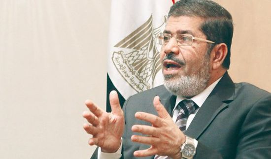 التليفزيون المصري: نقل جثمان محمد مرسي إلى المستشفى لإتخاذ الإجراءات اللازمة