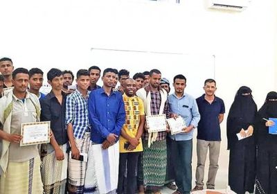 بدعم إماراتي.. تخرج أول دفعة من أبناء سقطرى في اللغة الإنجليزية وعلوم الحاسوب