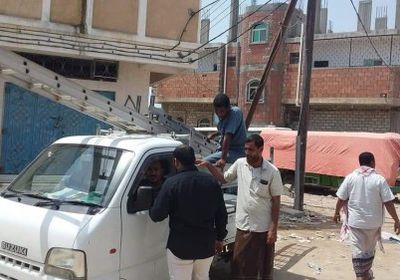 "كهرباء حضرموت" تقوم بحملة موسعة للتفتيش على المخالفين في منطقة الشافعي غرب المكلا (صور)