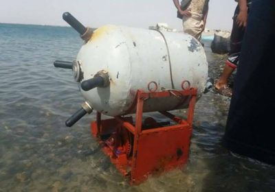 تفجير كميات جديدة من الألغام البحرية الحوثية في سواحل الحديدة (فيديو) 