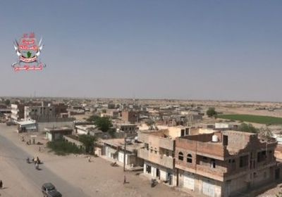 مليشيا الحوثي تواصل قصف مواقع العمالقة في حيس بالحديدة