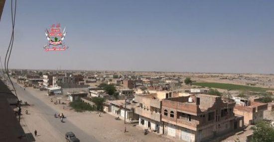 مليشيا الحوثي تواصل قصف مواقع العمالقة في حيس بالحديدة