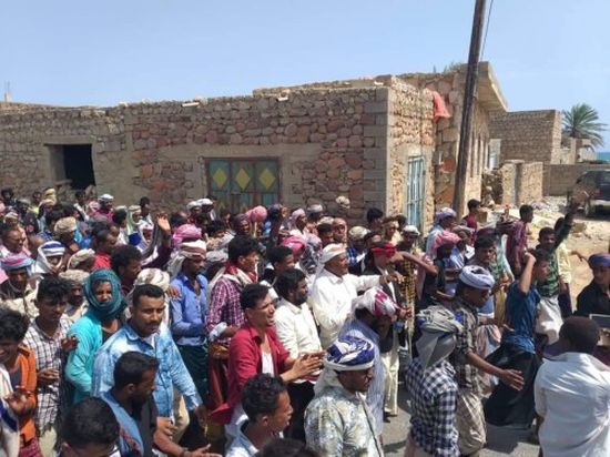 شاهد.. تظاهرة حاشدة في سقطرى للتنديد بممارسات الإصلاح بالمحافظة