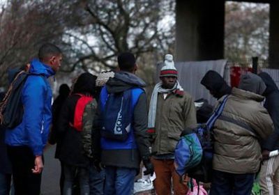 إجلاء 300 مهاجر من مخيم مؤقت بالعاصمة الفرنسية