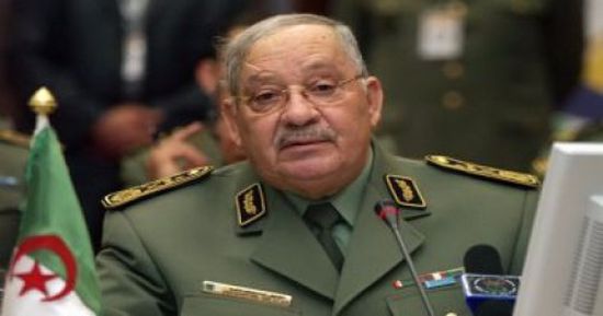 رئيس الأركان الجزائري يحذر من اختراق المسيرات الشعبية 