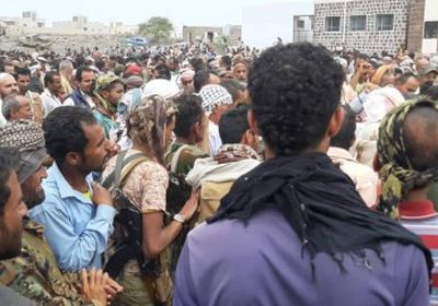 بموكب جنائزي مهيب.. تشييع جثمان الشهيد شوفر بالضالع