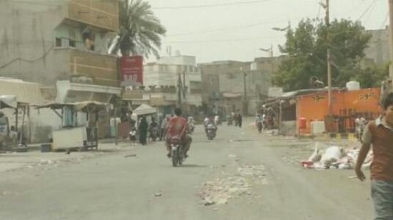 قصف حوثي على الأحياء السكنية بالتحيتا وسقوط ضحايا من المدنيين