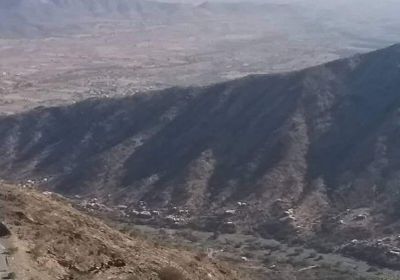 مليشيا الحوثي تقصف قرية عرفان بصاروخ كاتيوشا