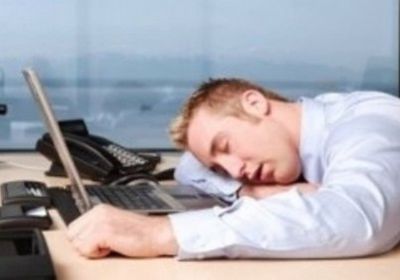 دراسة حديثة تحذر: 10 ساعات عمل يوميا قد تصيب بالسكتة الدماغية