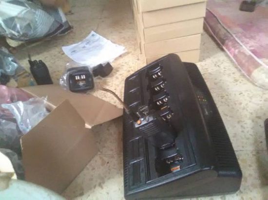 نقطة دوفس تضبط أجهزة اتصال لاسلكي عملياتي كانت في طريقها لعدن