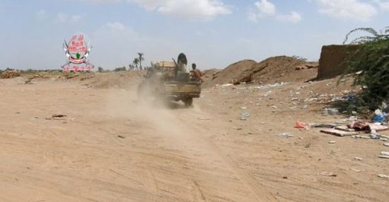 مليشيات الحوثي تحشد قواتها شرق التحيتا وتستهدف مواقع العمالقة ومنازل المواطنين 