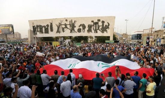 تظاهر مئات العراقيين ببغداد احتجاجًا على أداء الحكومة