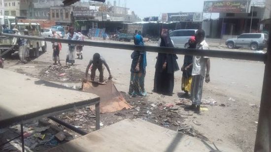 لرفع مخلفات السيول.. تمديد ساعات عمال النظافة بردفان 