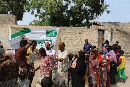 سلمان للإغاثة يوزع 1,688 كرتون تمور للنازحين في مديرية حيس بالحديدة