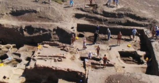 اكتشاف 100 قطعة أثرية عمرها 9 آلاف سنة بفيتنام