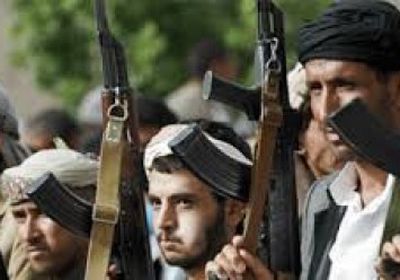 شاهد.. حوثي يعتدي على صاحب محل بصنعاء بطريقة بشعة