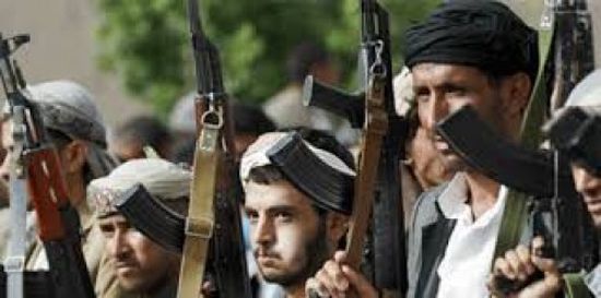 شاهد.. حوثي يعتدي على صاحب محل بصنعاء بطريقة بشعة