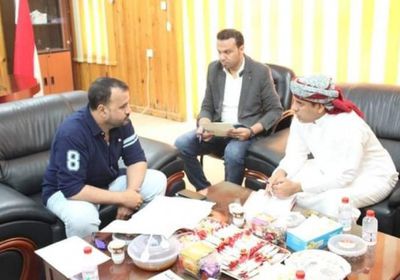 اجتماع بالمهرة لمناقشة مشاريع البرنامج السعودي ومعالجة أضرار إعصار لبان 