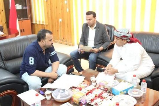 اجتماع بالمهرة لمناقشة مشاريع البرنامج السعودي ومعالجة أضرار إعصار لبان 