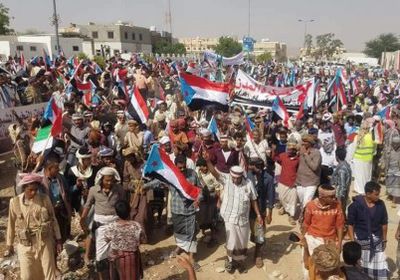 الآلاف من أبناء شبوة يفوضون قوات النخبة بالسيطرة على المحافظة (صور)
