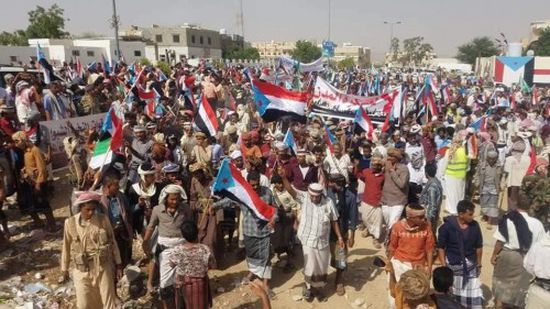الآلاف من أبناء شبوة يفوضون قوات النخبة بالسيطرة على المحافظة (صور)