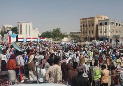 المئات من أبناء رضوم يشاركون في تظاهرات عتق تأييدا للنخبة الشبوانية