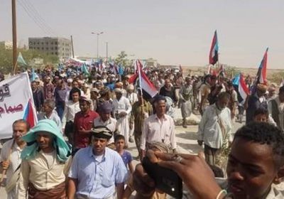تظاهرات شبوة توجه رسالة رادعة للأحمر وعصابات الإخوان (صور)