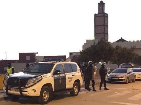 مسلح يطلق النار على مسجد بمدينة سبتة الإسبانية والشرطة تلاحقه