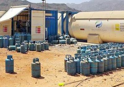 بدعم إمارتي..إنشاء محطتي وقود وغاز في حديبو وقلنسية بسقطرى (صور)